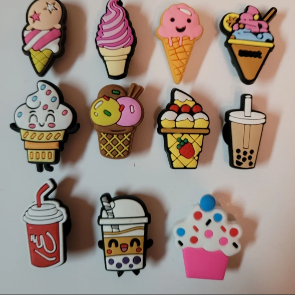 11 pcs . Shoe charms for Crocs.